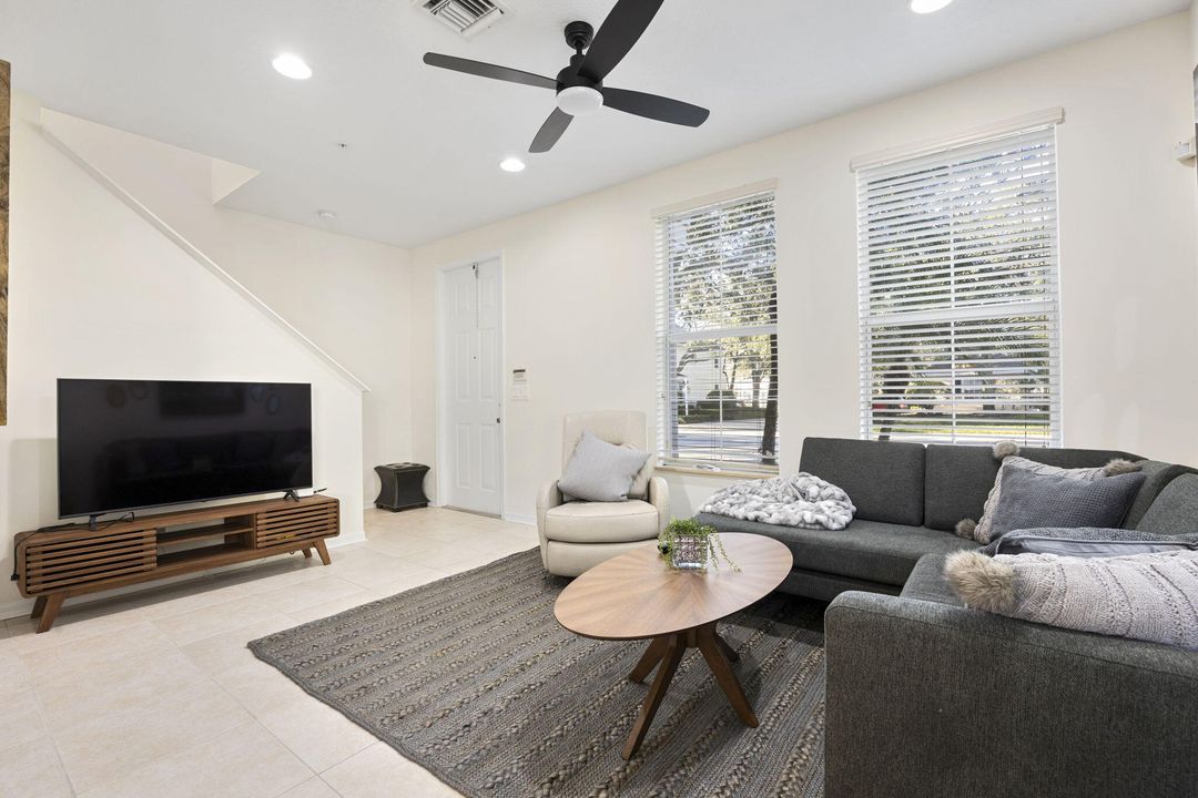 Active With Contract: $3,900 (3 beds, 2 baths, 1314 Square Feet)