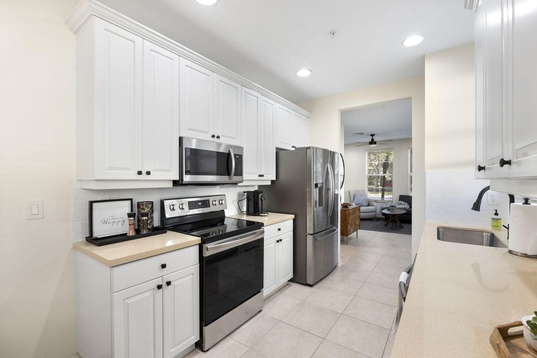 Active With Contract: $3,900 (3 beds, 2 baths, 1314 Square Feet)