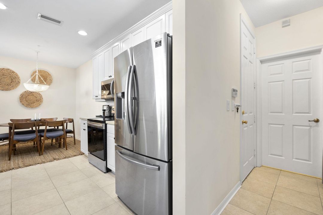 Active With Contract: $3,900 (3 beds, 2 baths, 1314 Square Feet)