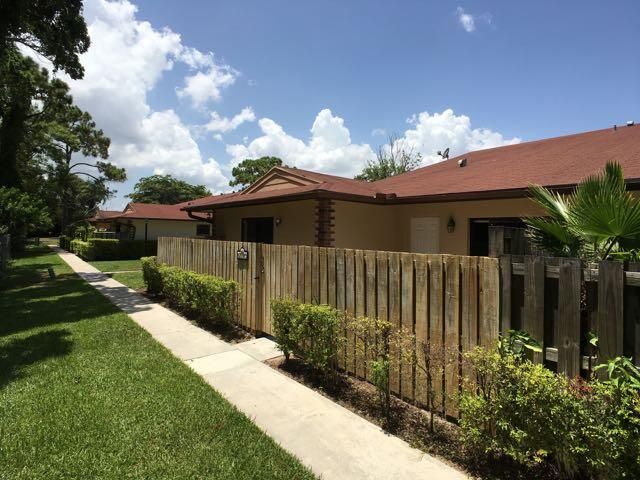 Active With Contract: $1,950 (2 beds, 2 baths, 1134 Square Feet)