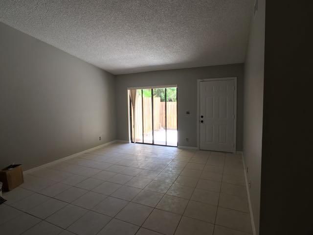 Active With Contract: $1,950 (2 beds, 2 baths, 1134 Square Feet)