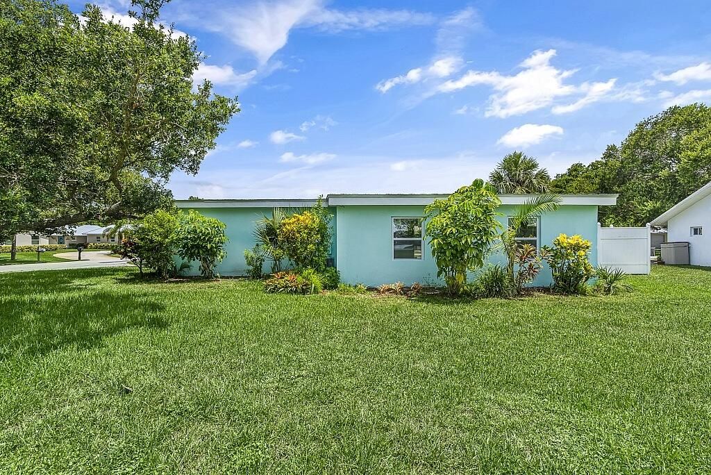 For Sale: $420,000 (3 beds, 2 baths, 1415 Square Feet)