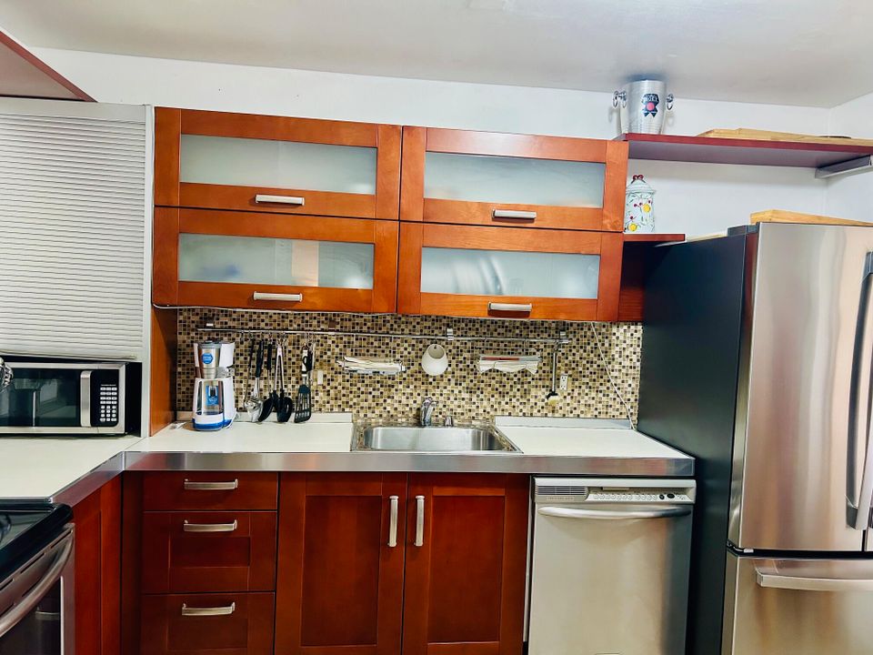 For Rent: $2,400 (2 beds, 2 baths, 1216 Square Feet)