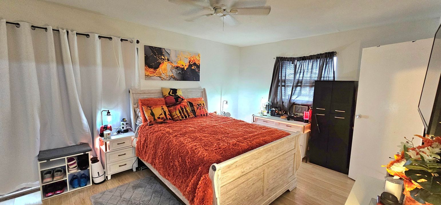 For Sale: $90,000 (1 beds, 1 baths, 720 Square Feet)