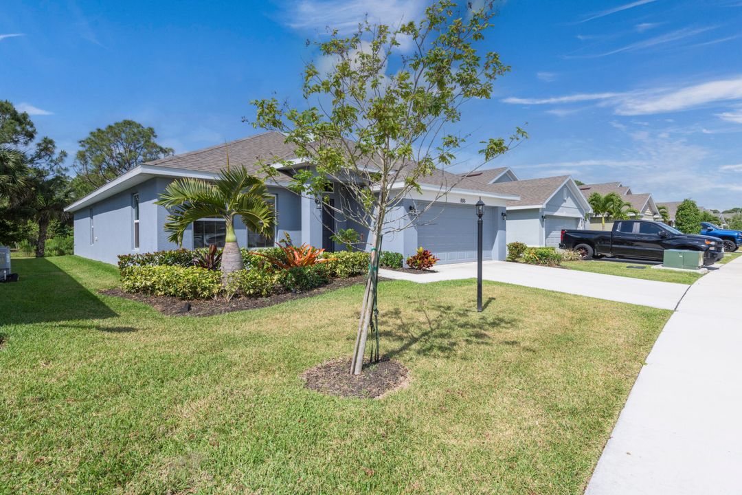 Active With Contract: $449,000 (4 beds, 2 baths, 1926 Square Feet)