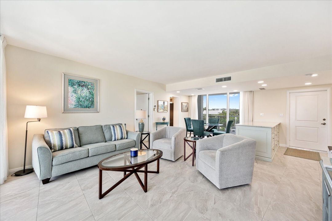 Active With Contract: $5,500 (1 beds, 1 baths, 702 Square Feet)