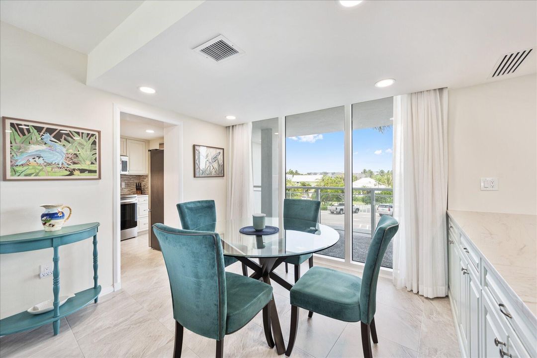 Active With Contract: $5,500 (1 beds, 1 baths, 702 Square Feet)