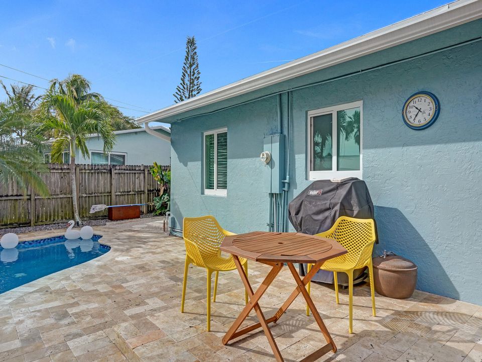 Active With Contract: $3,350 (3 beds, 1 baths, 1138 Square Feet)