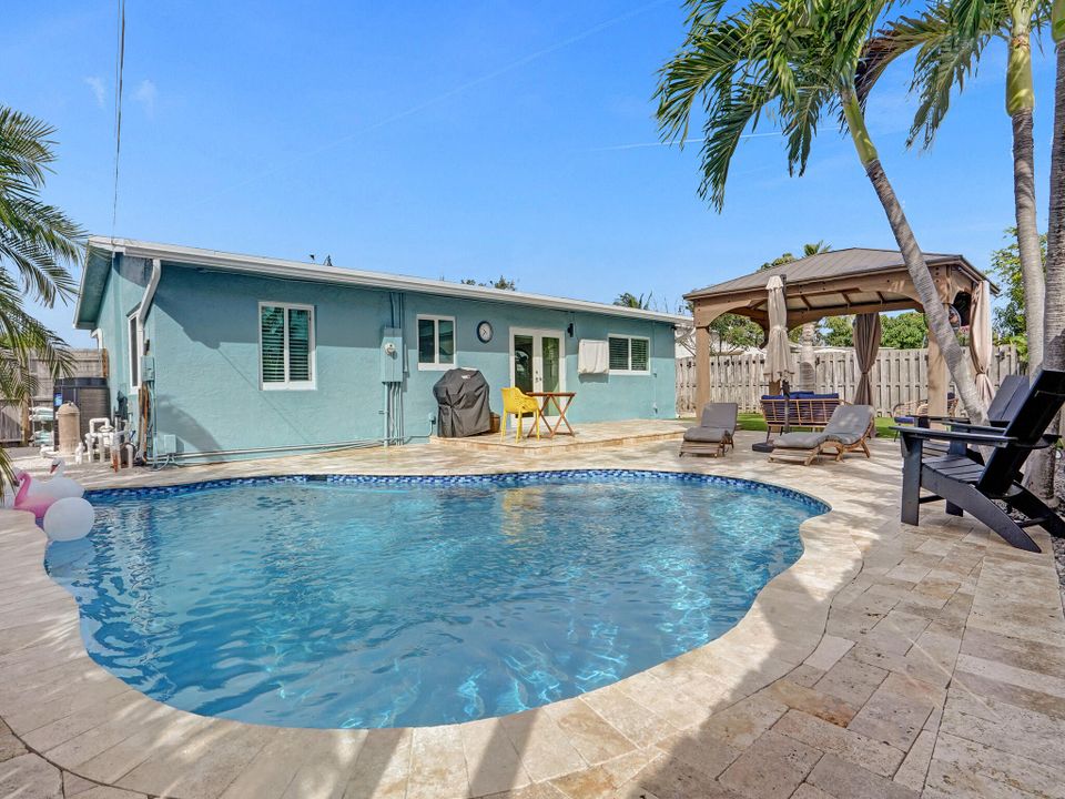 Active With Contract: $3,350 (3 beds, 1 baths, 1138 Square Feet)