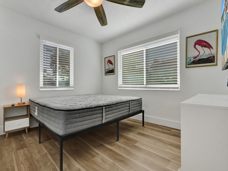 Active With Contract: $3,350 (3 beds, 1 baths, 1138 Square Feet)