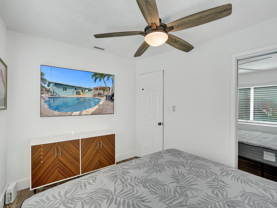 Active With Contract: $3,350 (3 beds, 1 baths, 1138 Square Feet)