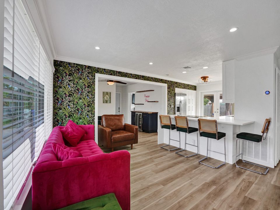 Active With Contract: $3,350 (3 beds, 1 baths, 1138 Square Feet)