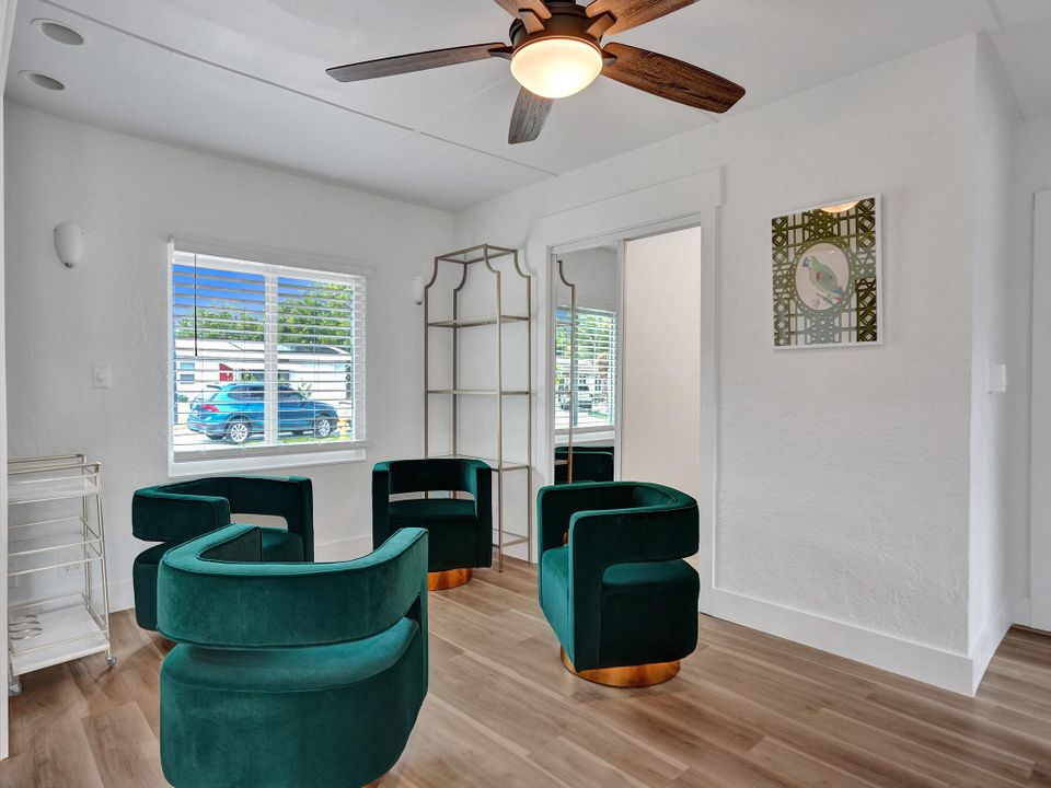 Active With Contract: $3,350 (3 beds, 1 baths, 1138 Square Feet)