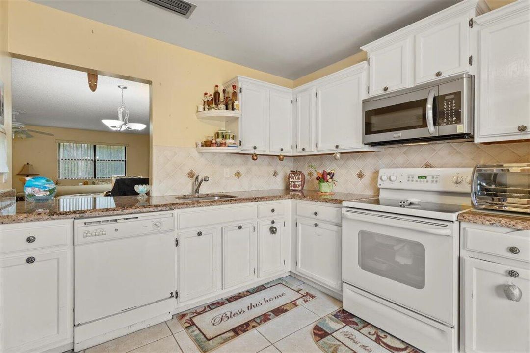 For Sale: $265,000 (2 beds, 2 baths, 1298 Square Feet)