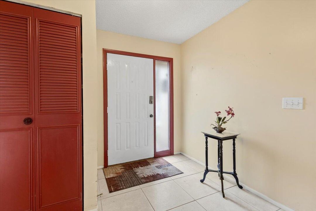 For Sale: $265,000 (2 beds, 2 baths, 1298 Square Feet)