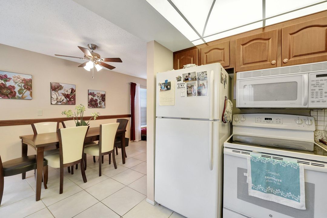 Active With Contract: $185,000 (2 beds, 2 baths, 992 Square Feet)