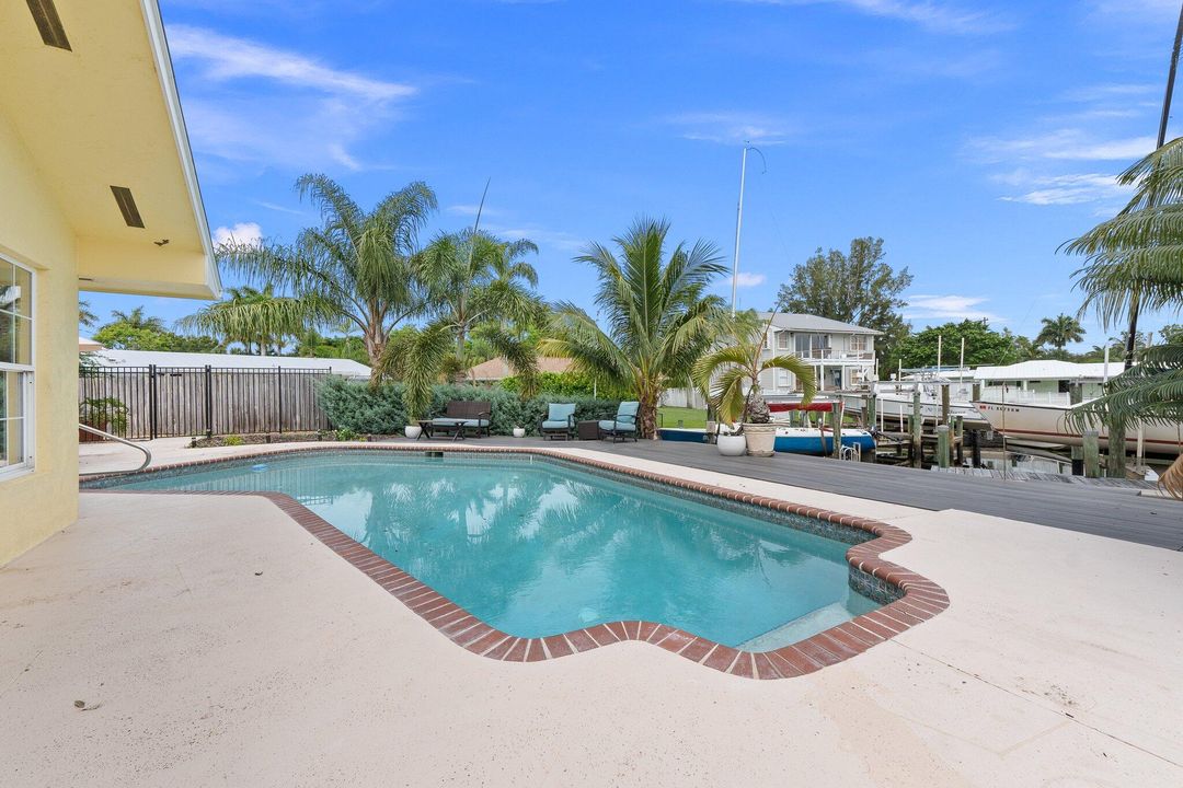 For Sale: $1,250,000 (3 beds, 2 baths, 1912 Square Feet)