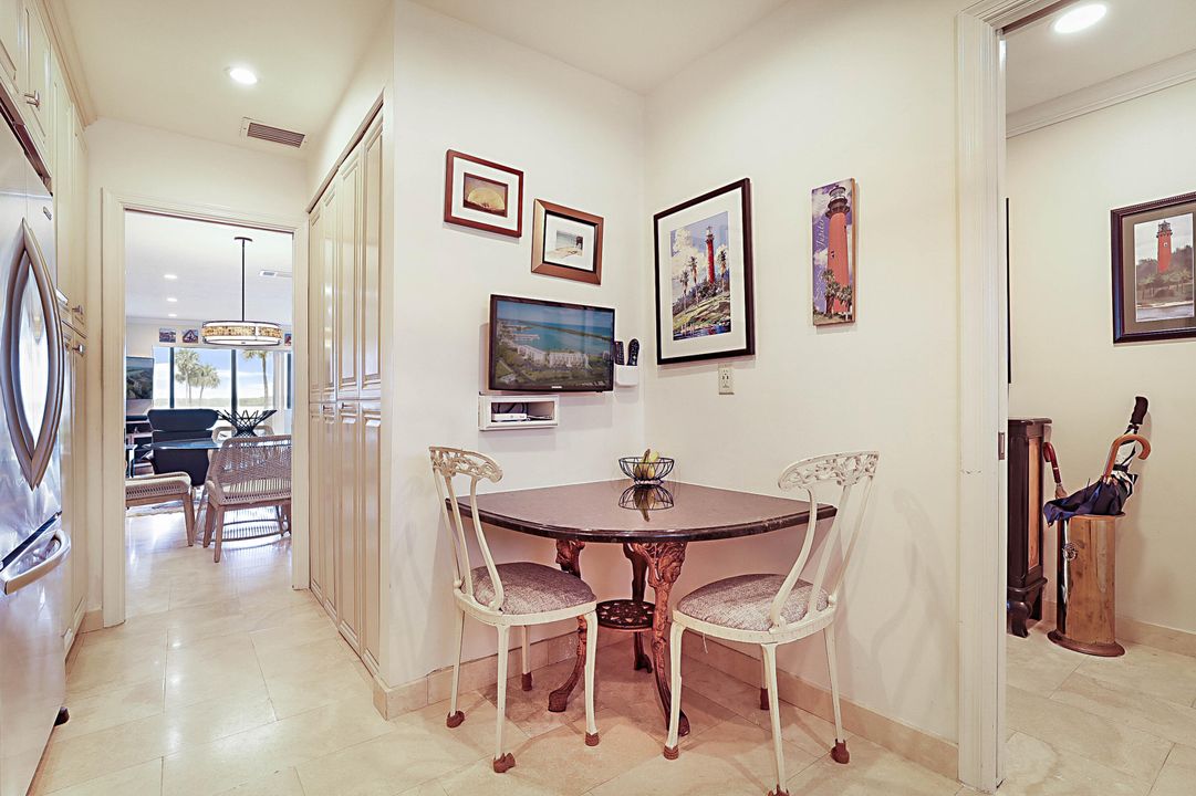 Active With Contract: $629,000 (2 beds, 2 baths, 1182 Square Feet)