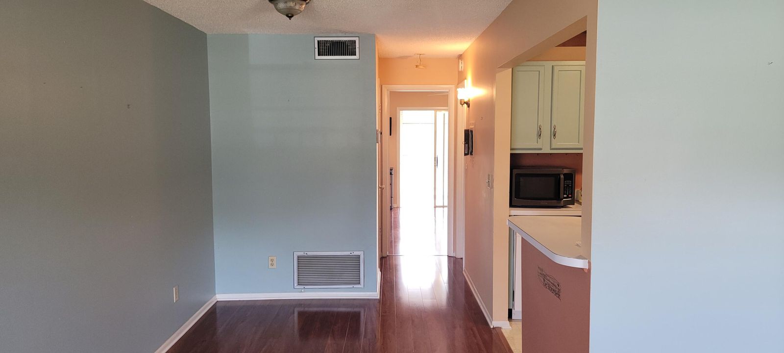 For Rent: $1,200 (1 beds, 1 baths, 630 Square Feet)