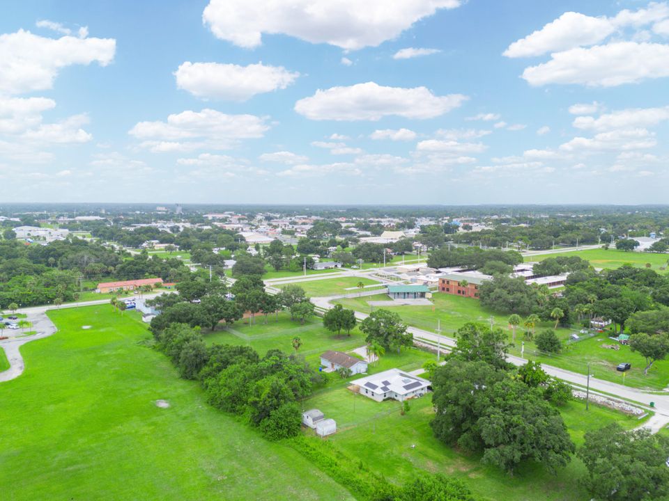 For Sale: $309,000 (3 beds, 2 baths, 1448 Square Feet)