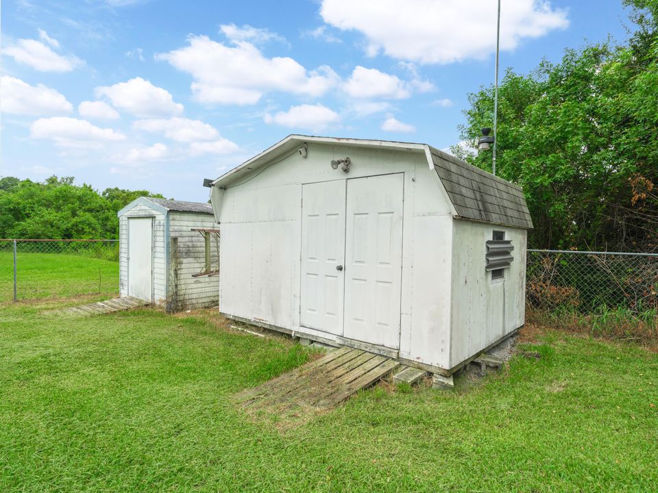 For Sale: $309,000 (3 beds, 2 baths, 1448 Square Feet)