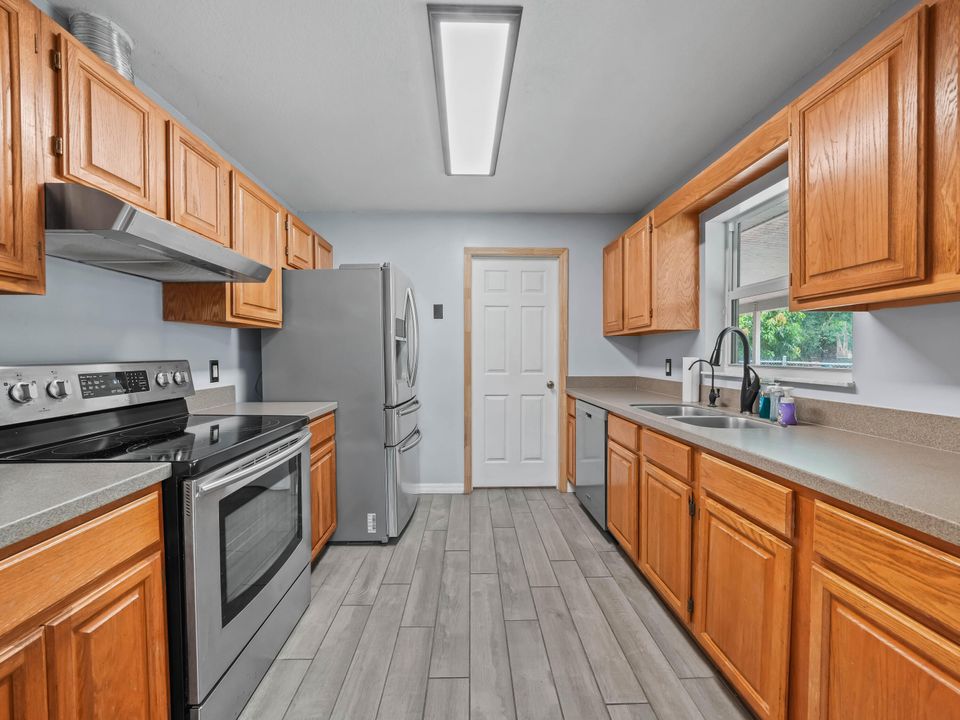 For Sale: $309,000 (3 beds, 2 baths, 1448 Square Feet)