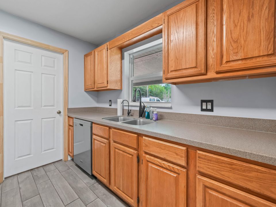 For Sale: $309,000 (3 beds, 2 baths, 1448 Square Feet)