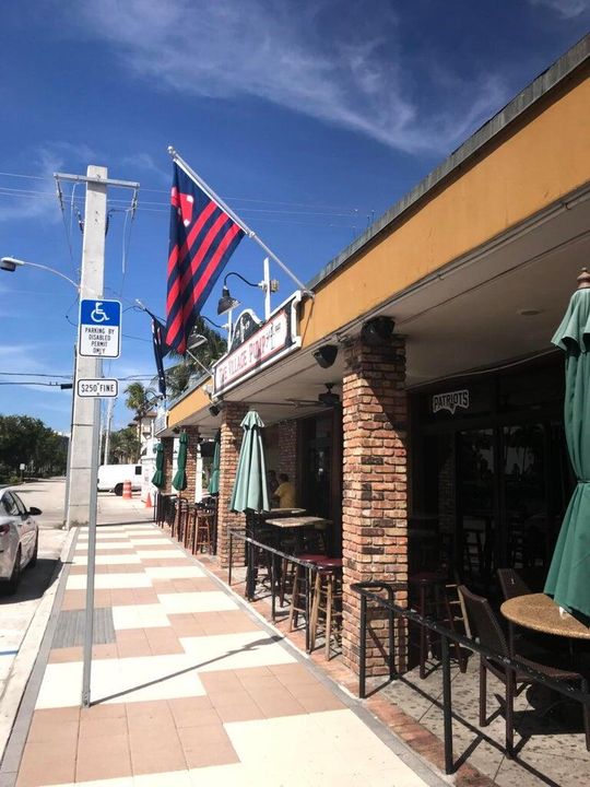 出租: $5,000 (2 贝兹, 2 浴室, 1250 平方英尺)