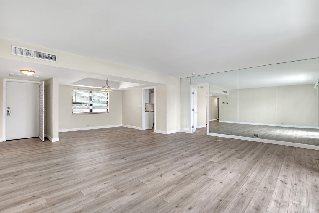 Active With Contract: $3,200 (2 beds, 2 baths, 1382 Square Feet)