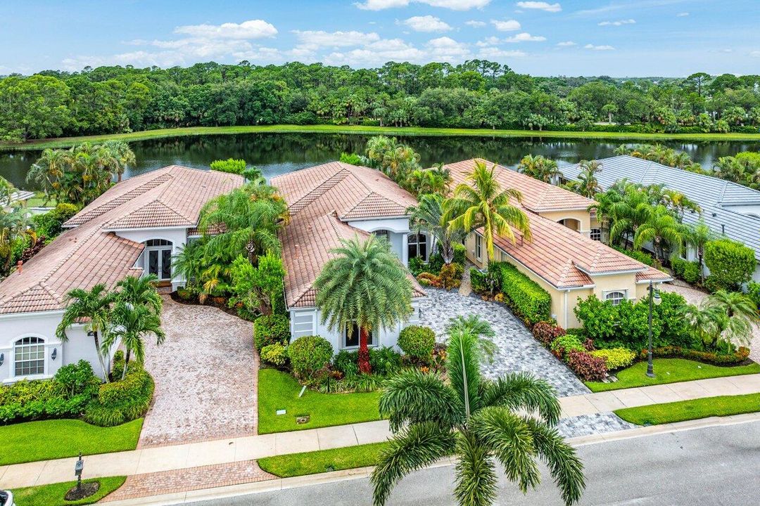 For Sale: $1,699,000 (3 beds, 3 baths, 2913 Square Feet)