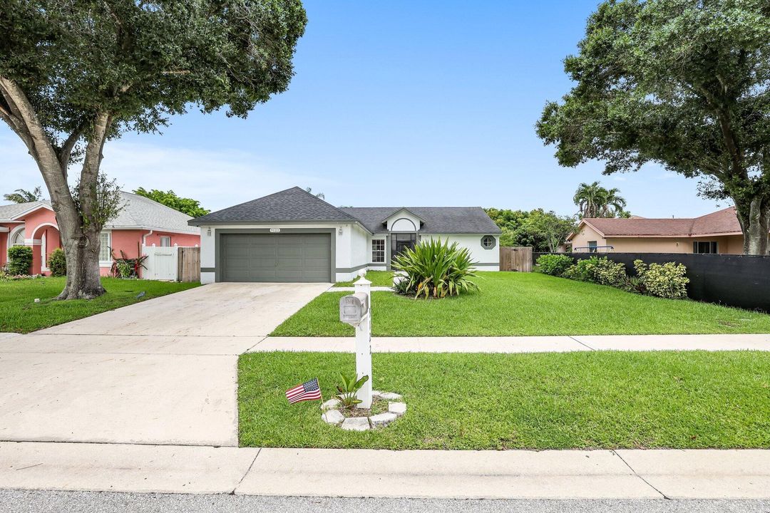 Active With Contract: $519,900 (3 beds, 2 baths, 1615 Square Feet)