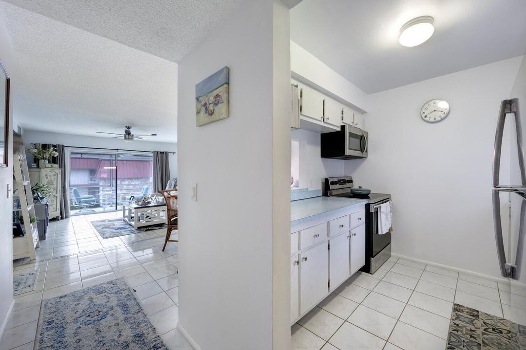 Active With Contract: $147,900 (2 beds, 2 baths, 1088 Square Feet)