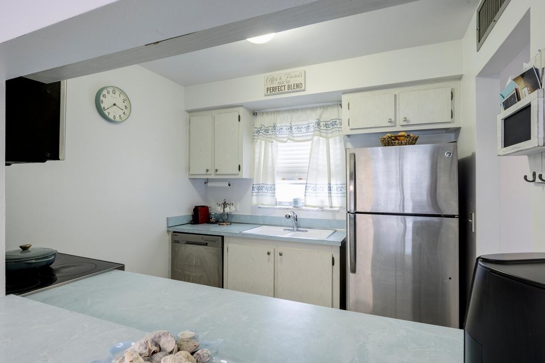 Active With Contract: $147,900 (2 beds, 2 baths, 1088 Square Feet)