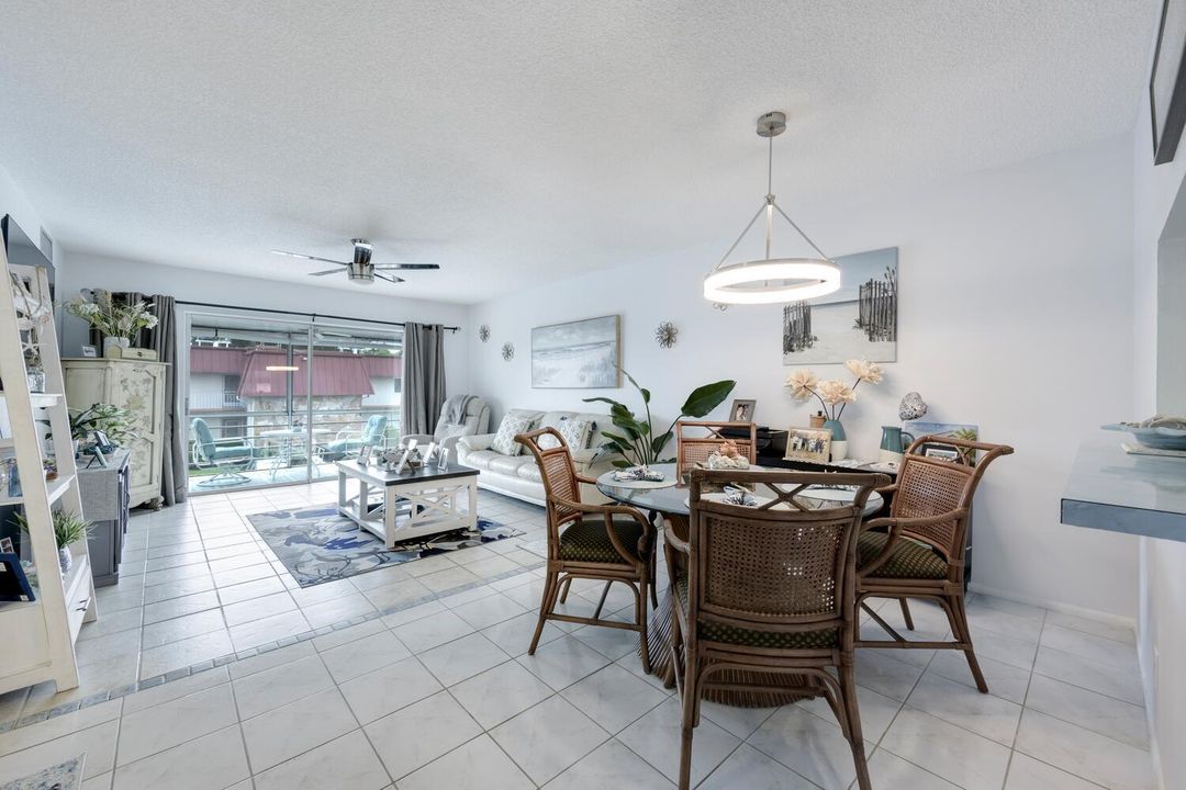 Active With Contract: $147,900 (2 beds, 2 baths, 1088 Square Feet)