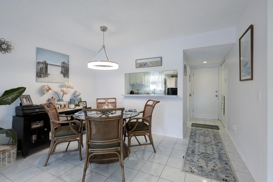 Active With Contract: $147,900 (2 beds, 2 baths, 1088 Square Feet)