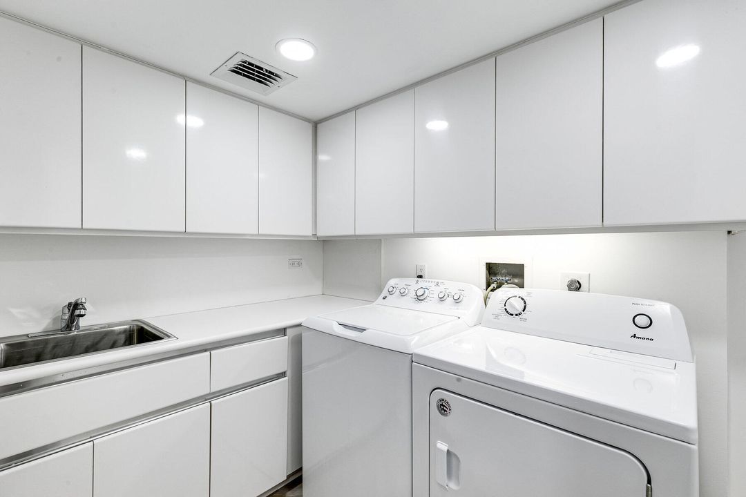 Active With Contract: $3,900 (1 beds, 2 baths, 1300 Square Feet)