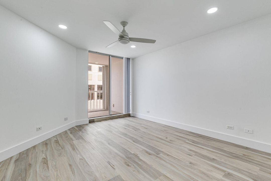 Active With Contract: $3,900 (1 beds, 2 baths, 1300 Square Feet)