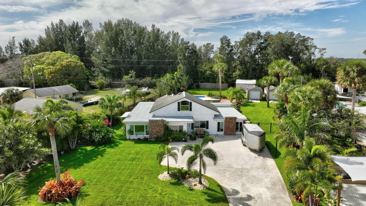 For Sale: $1,139,000 (3 beds, 2 baths, 2416 Square Feet)