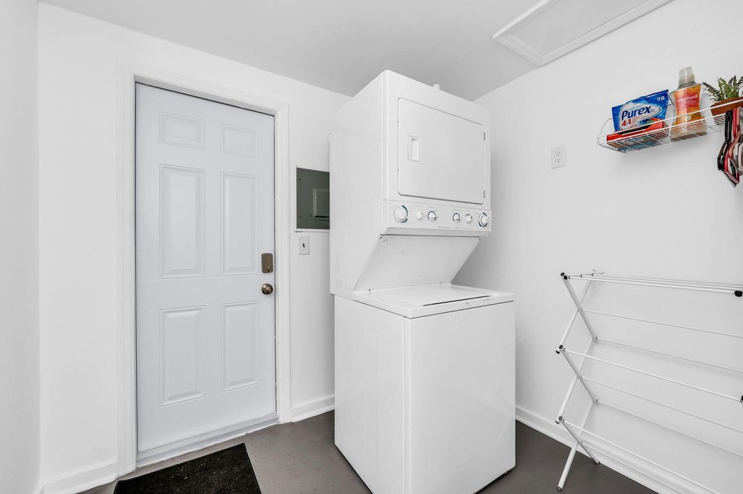 Active With Contract: $549,900 (3 beds, 2 baths, 1192 Square Feet)