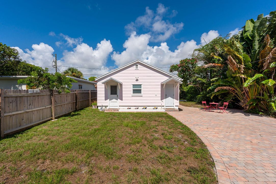 Active With Contract: $549,900 (3 beds, 2 baths, 1192 Square Feet)