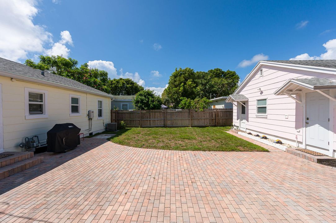 Active With Contract: $549,900 (3 beds, 2 baths, 1192 Square Feet)