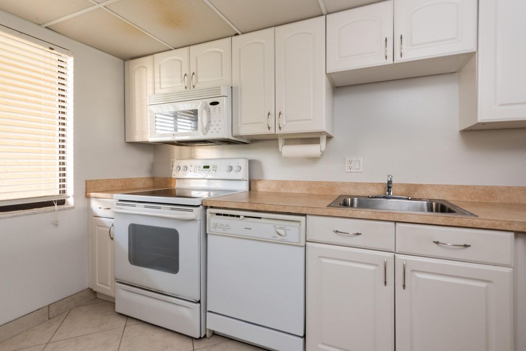 For Sale: $249,999 (2 beds, 1 baths, 1068 Square Feet)