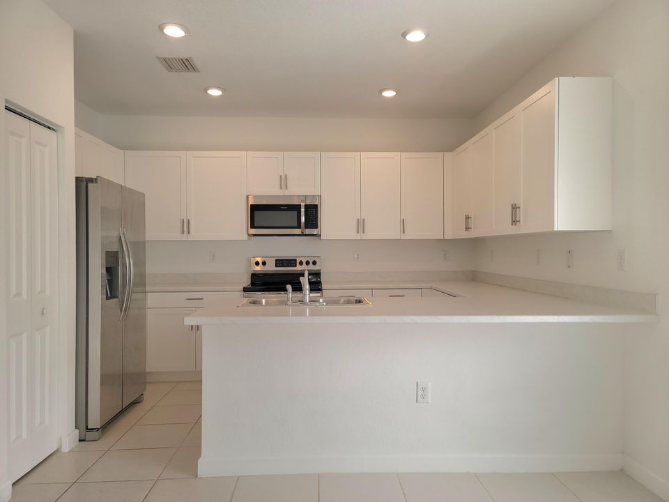 Active With Contract: $2,550 (3 beds, 2 baths, 1749 Square Feet)