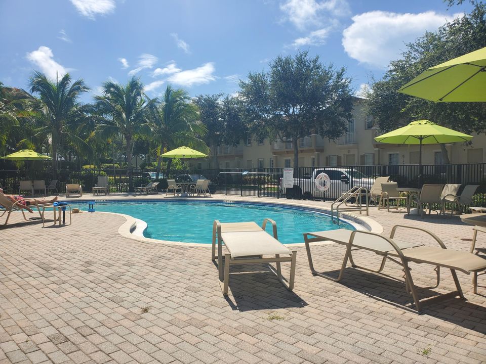 Active With Contract: $2,800 (3 beds, 3 baths, 1678 Square Feet)