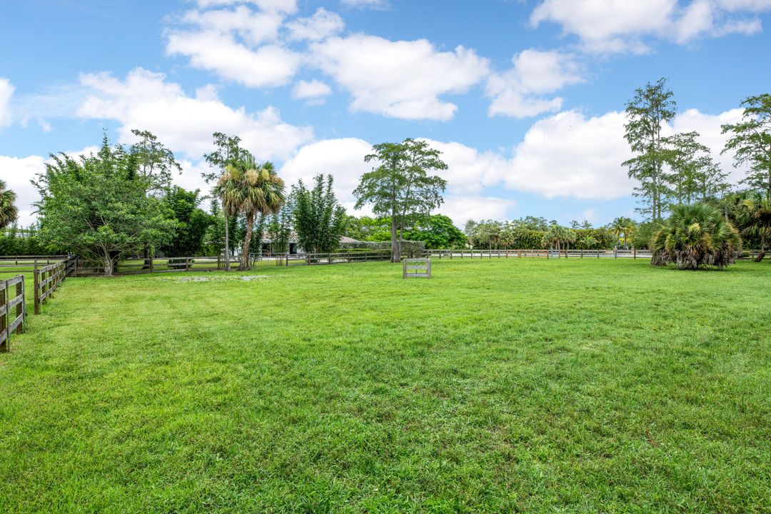 For Sale: $2,349,000 (3 beds, 3 baths, 2313 Square Feet)