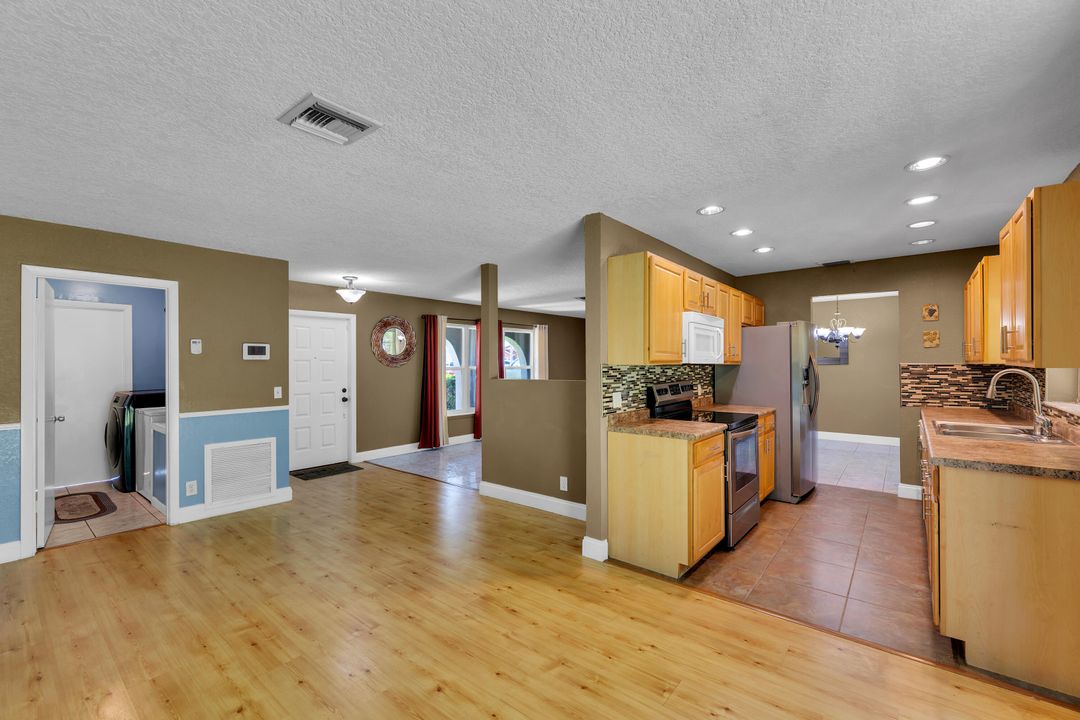 Active With Contract: $3,000 (3 beds, 2 baths, 1799 Square Feet)