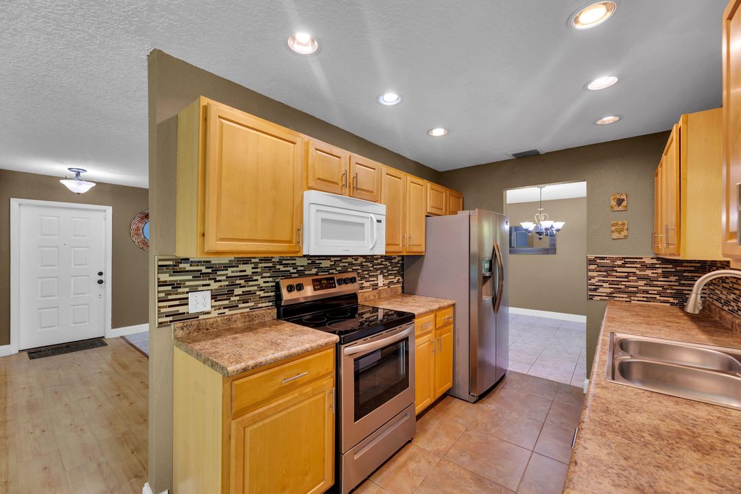 Active With Contract: $3,000 (3 beds, 2 baths, 1799 Square Feet)