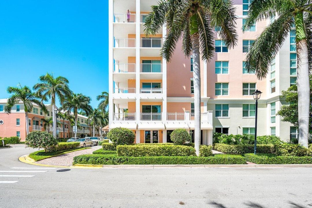 Active With Contract: $245,000 (1 beds, 1 baths, 797 Square Feet)