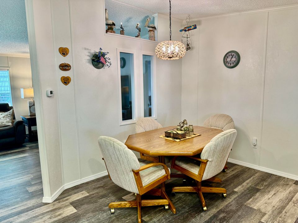 Active With Contract: $309,000 (2 beds, 2 baths, 1173 Square Feet)