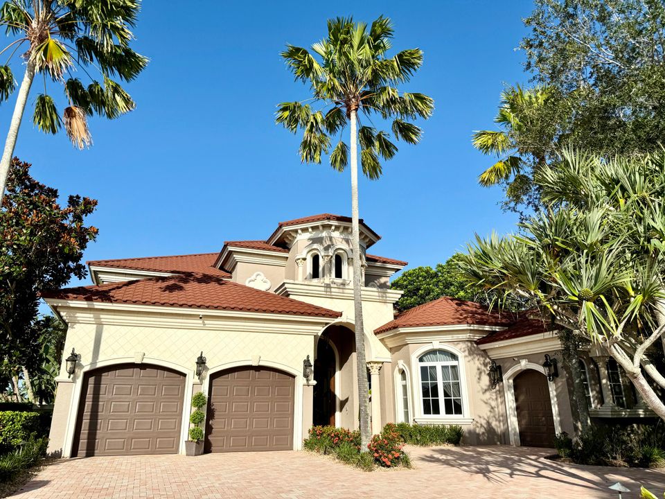 For Sale: $1,499,000 (5 beds, 6 baths, 5066 Square Feet)